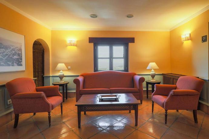 Imagen de los interiores del Hotel Rural Tugasa Castillo De Castellar. Foto 27