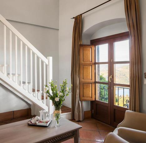 Imagen de los interiores del Hotel Rural Tugasa Castillo De Castellar. Foto 29