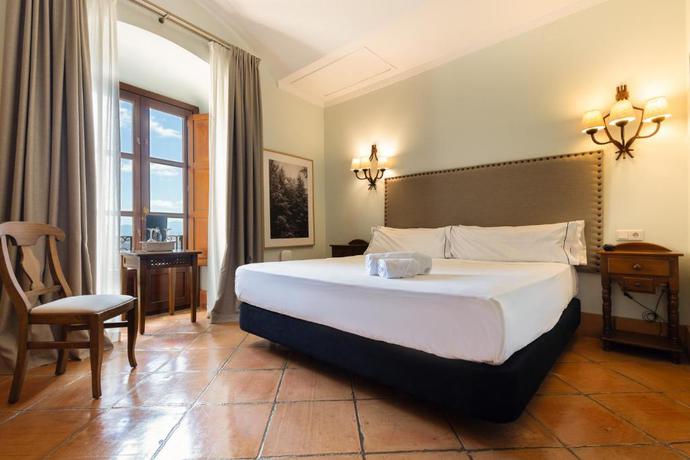 Imagen de la habitación del Hotel Rural Tugasa Castillo De Castellar. Foto 14