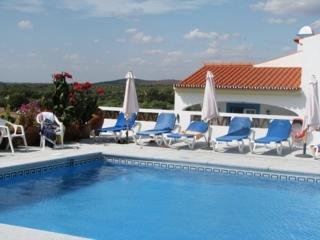 Imagen de la piscina del Hotel Rural Vila Planicie. Foto 6
