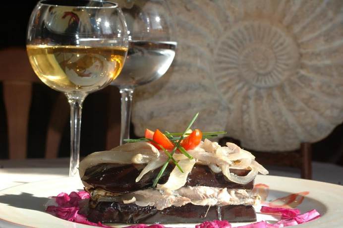 Imagen del bar/restaurante del Hotel Rural y SPA La Senda de los Caracoles. Foto 3