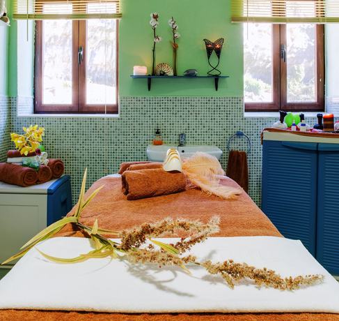 Imagen de la piscina del Hotel Rural y SPA La Senda de los Caracoles. Foto 20