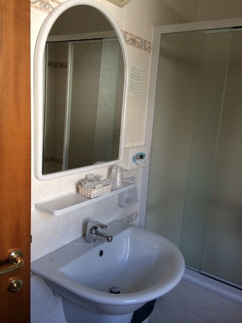 Imagen de la habitación del Hotel Rusall. Foto 14