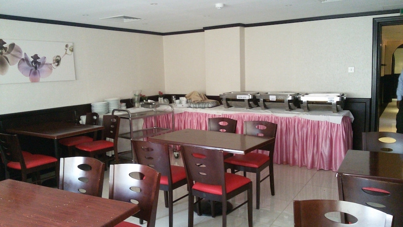 Imagen del bar/restaurante del Hotel Rush Inn. Foto 3
