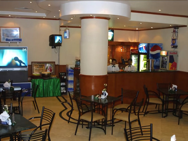 Imagen del bar/restaurante del Hotel Rush Inn. Foto 4