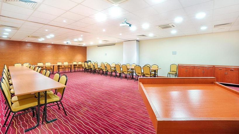 Imagen de los interiores del Hotel Rushotel. Foto 12