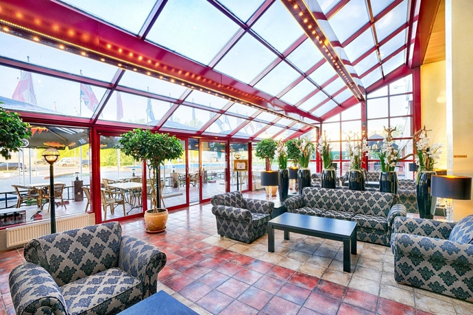 Imagen de los interiores del Hotel Rushotel. Foto 14