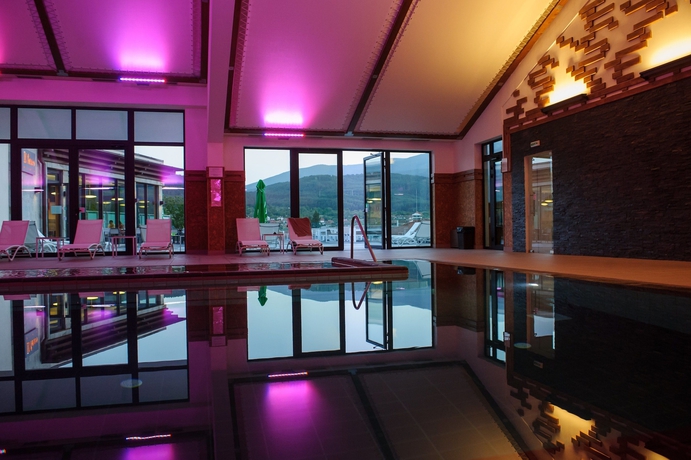 Imagen de la piscina del Hotel Ruskovets Resort. Foto 19