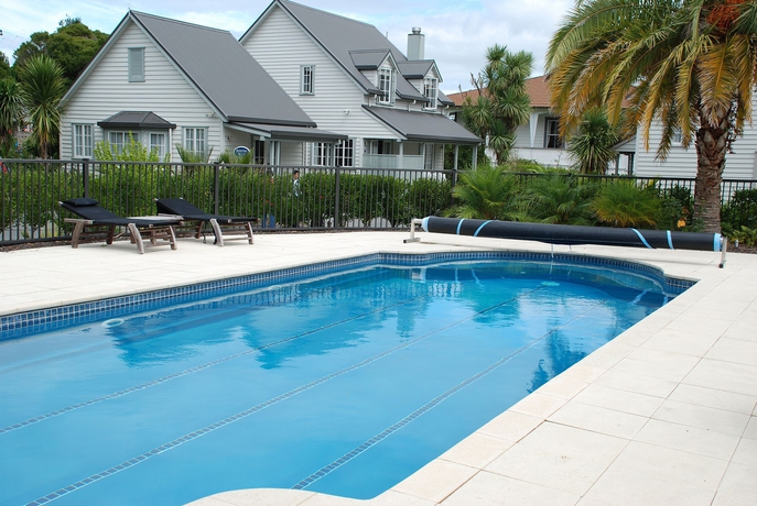 Imagen de la piscina del Hotel Russell Cottages. Foto 8