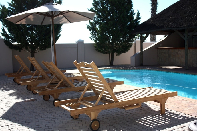 Imagen de la piscina del Hotel Russells On The Port. Foto 12