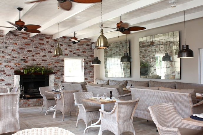 Imagen del bar/restaurante del Hotel Russells On The Port. Foto 2