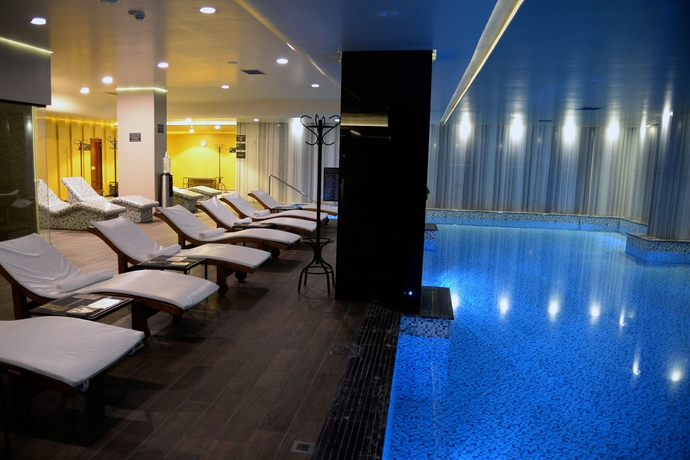 Imagen de la piscina del Hotel Russia, SKOPJE. Foto 9