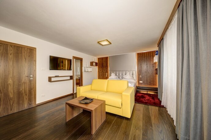 Imagen general del Hotel Ruster Resort, Dorf - Paese. Foto 13