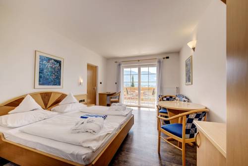 Imagen de la habitación del Hotel Ruster Resort. Foto 12