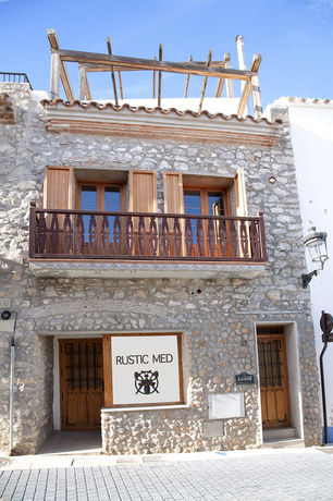 Imagen general del Hotel Rustic Med Castell. Foto 2