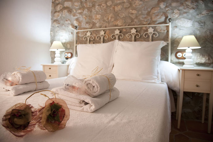 Imagen general del Hotel Rustic Med Castell. Foto 3
