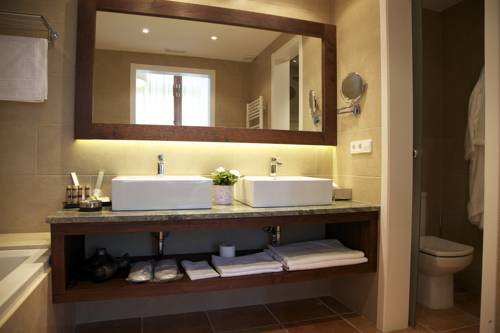 Imagen de la habitación del Hotel Rusticae El Ventós. Foto 4