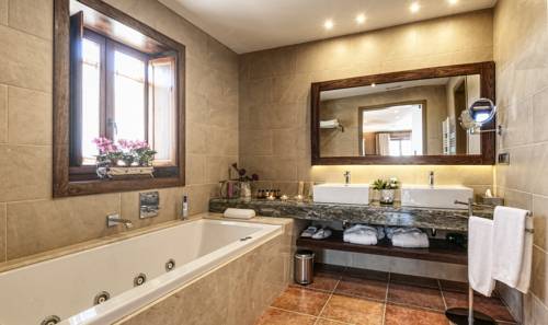 Imagen de la habitación del Hotel Rusticae El Ventós. Foto 16