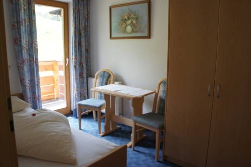 Imagen de la habitación del Hotel Rustika. Foto 30
