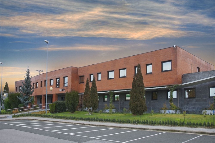 Imagen de los exteriores del Hotel Ruta De Europa. Foto 10