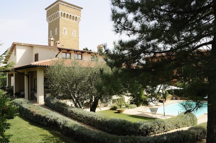 Imagen de los exteriores del Hotel Rutiliano Centro Benessere. Foto 8