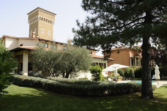 Imagen de los exteriores del Hotel Rutiliano Centro Benessere. Foto 9