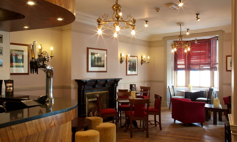 Imagen del bar/restaurante del Hotel Rutland Arms. Foto 5