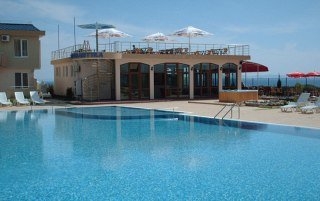 Imagen de la piscina del Hotel Rutland Bay Ravda. Foto 3