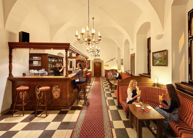 Imagen del bar/restaurante del Hotel Ruze, Cesky Krumlov. Foto 1