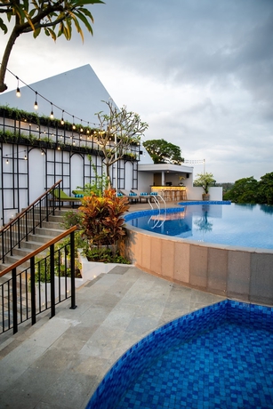 Imagen de la piscina del Hotel Rv Kutus Kutus. Foto 18