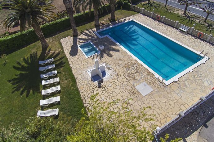 Imagen de la piscina del Hotel Rvhotels Hotel Gr92. Foto 6