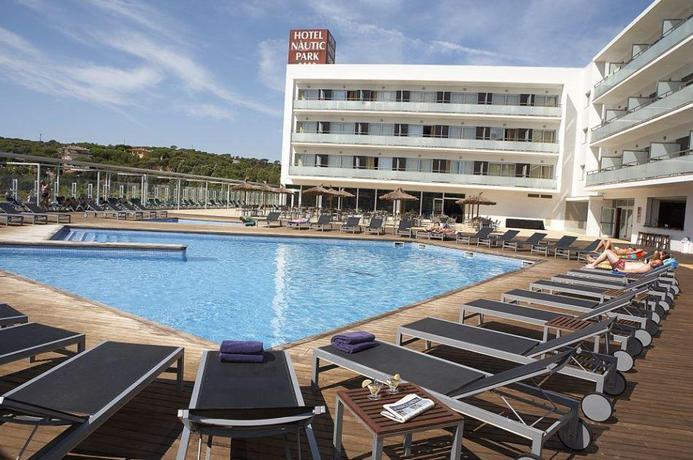 Imagen de la piscina del Hotel Rvhotels Nautic Park. Foto 15