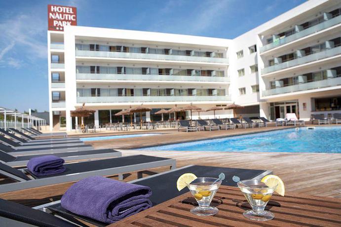 Imagen de la piscina del Hotel Rvhotels Nautic Park. Foto 16