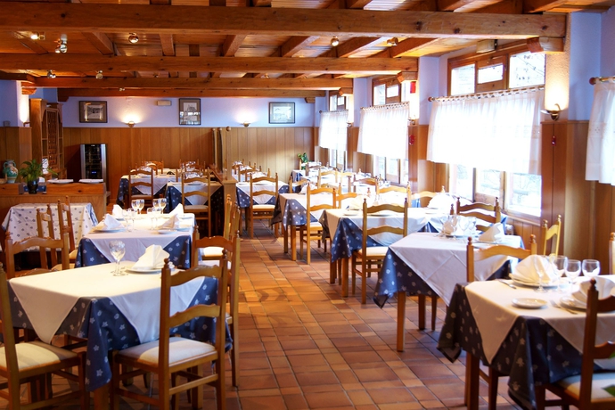 Imagen del bar/restaurante del Hotel Rvhotels Orri. Foto 3