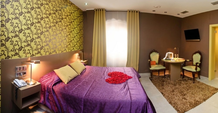 Imagen de la habitación del Hotel Rvhotels Palau Lo Mirador. Foto 9