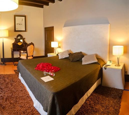 Imagen de la habitación del Hotel Rvhotels Palau Lo Mirador. Foto 11