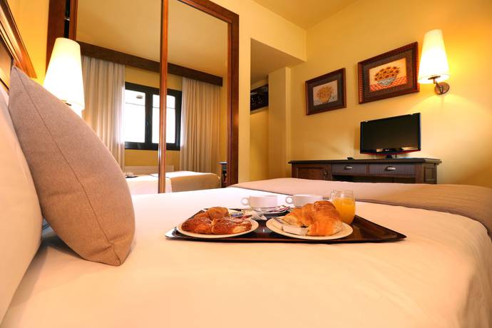 Imagen de la habitación del Hotel Rvhotels Tuca. Foto 5