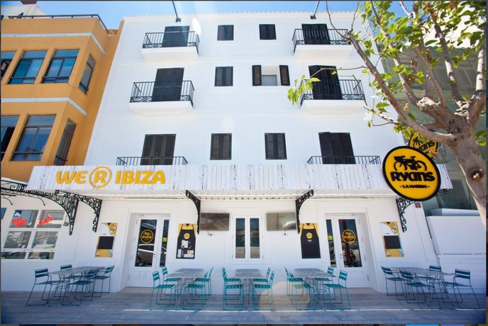 Imagen general del Hotel Ryans La Marina. Foto 4