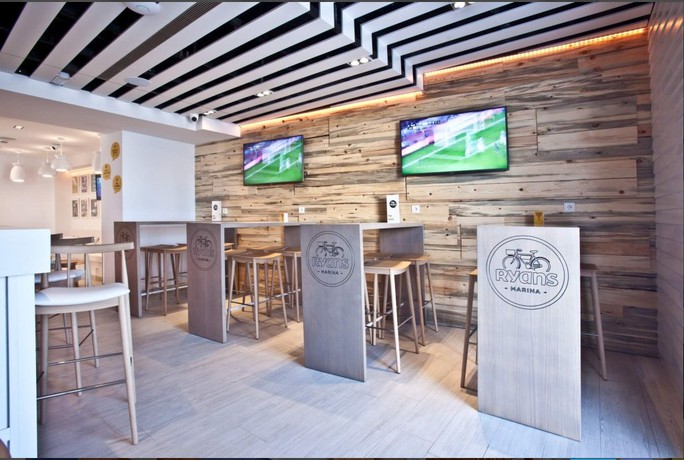 Imagen general del Hotel Ryans La Marina. Foto 3