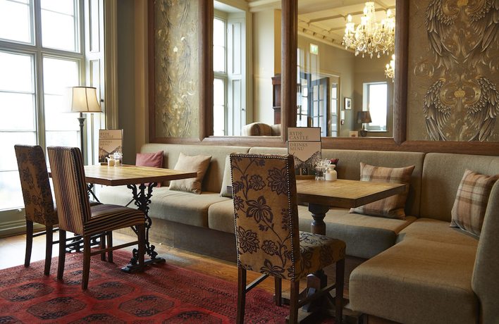 Imagen del bar/restaurante del Hotel Ryde Castle by Greene King Inns. Foto 2