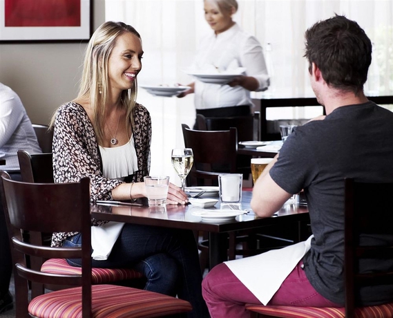 Imagen del bar/restaurante del Hotel Rydges Bankstown. Foto 4