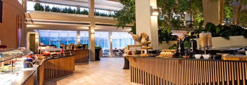 Imagen del bar/restaurante del Hotel Rydges Canberra. Foto 1