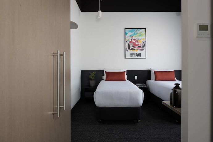 Imagen de la habitación del Hotel Rydges Pit Lane. Foto 12