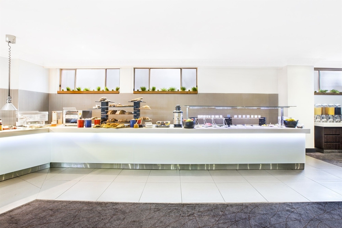 Imagen del bar/restaurante del Hotel Rydges Sydney Central. Foto 3