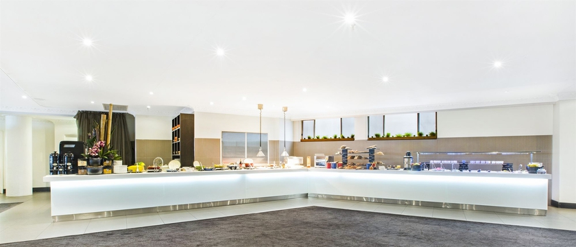 Imagen del bar/restaurante del Hotel Rydges Sydney Central. Foto 6