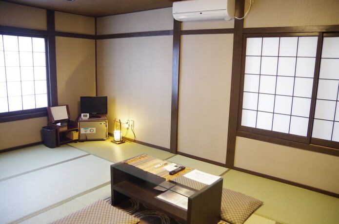 Imagen de la habitación del Hotel Ryoso Chatani. Foto 12