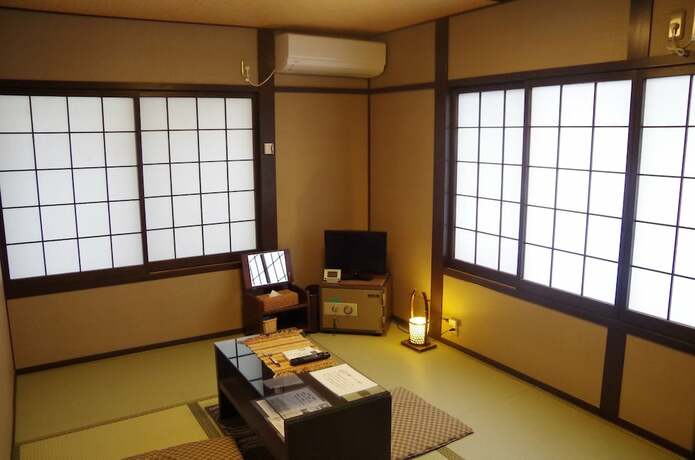 Imagen de la habitación del Hotel Ryoso Chatani. Foto 16