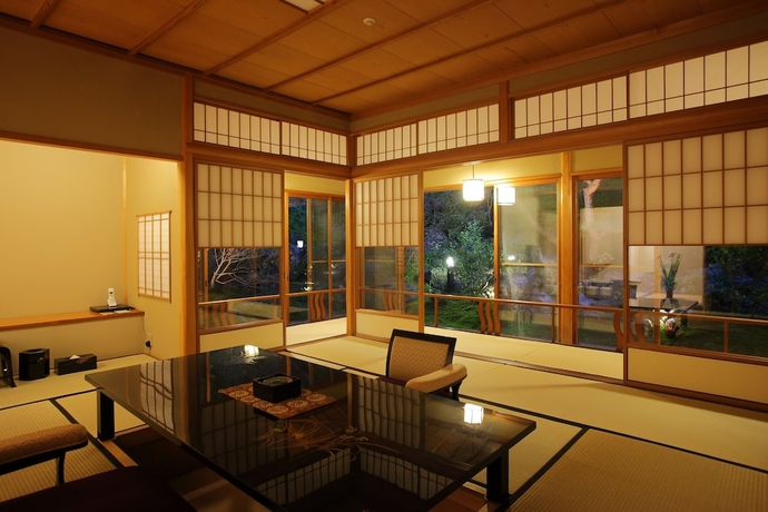 Imagen de la habitación del Hotel Ryotei Hanzuiryo. Foto 5