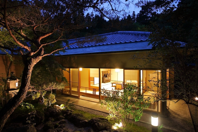 Imagen de la habitación del Hotel Ryotei Hanzuiryo. Foto 6