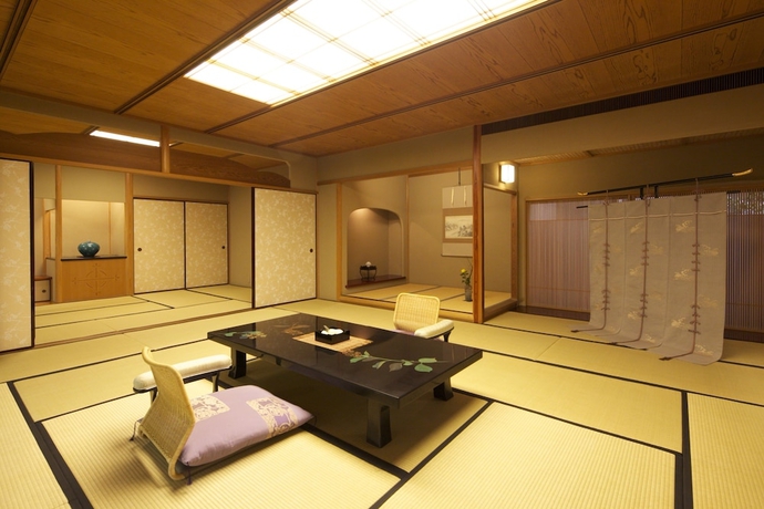 Imagen de la habitación del Hotel Ryotei Hanzuiryo. Foto 7